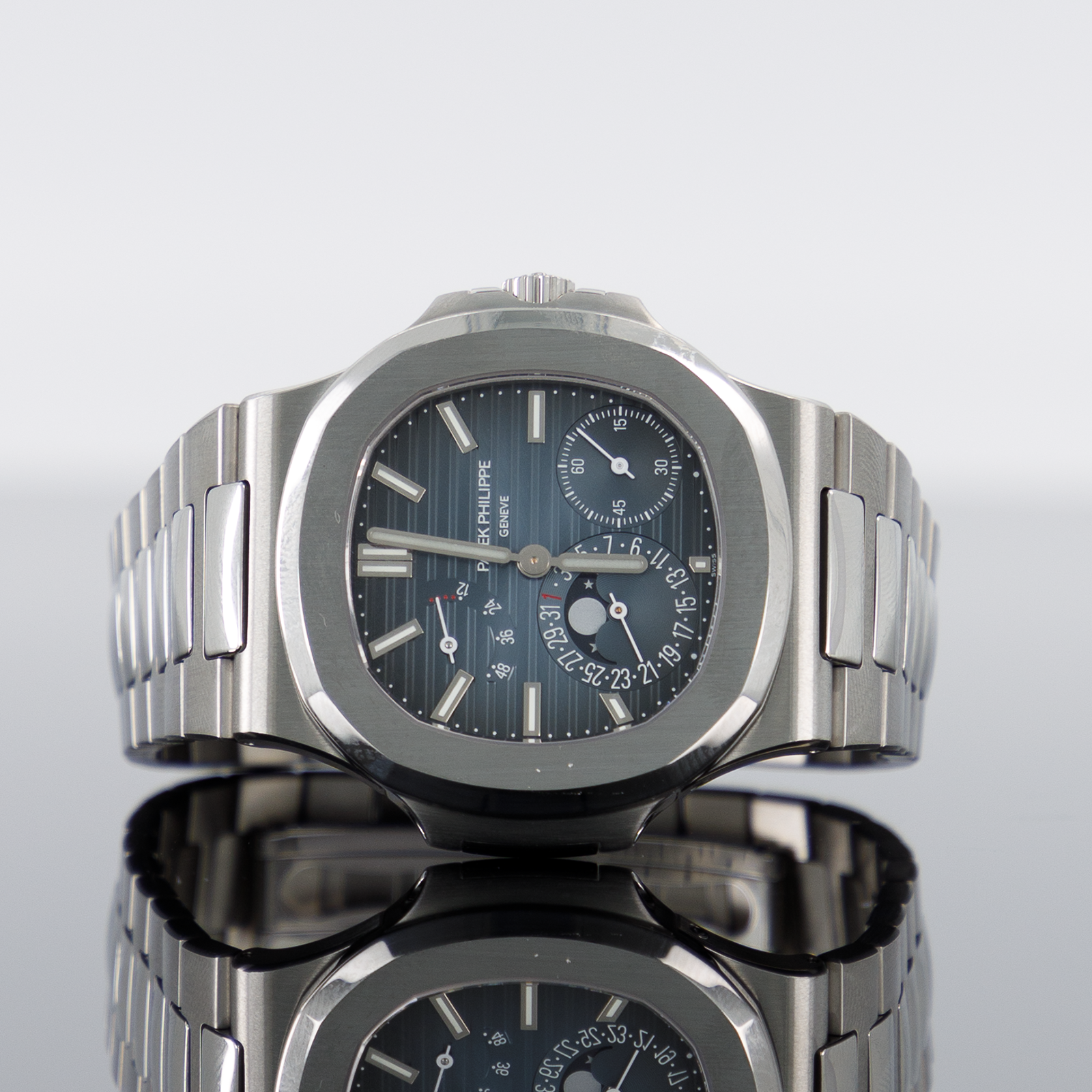 Patek Philippe 5712/1A-001 Nautilus 40mm Steel Black Blue Dial