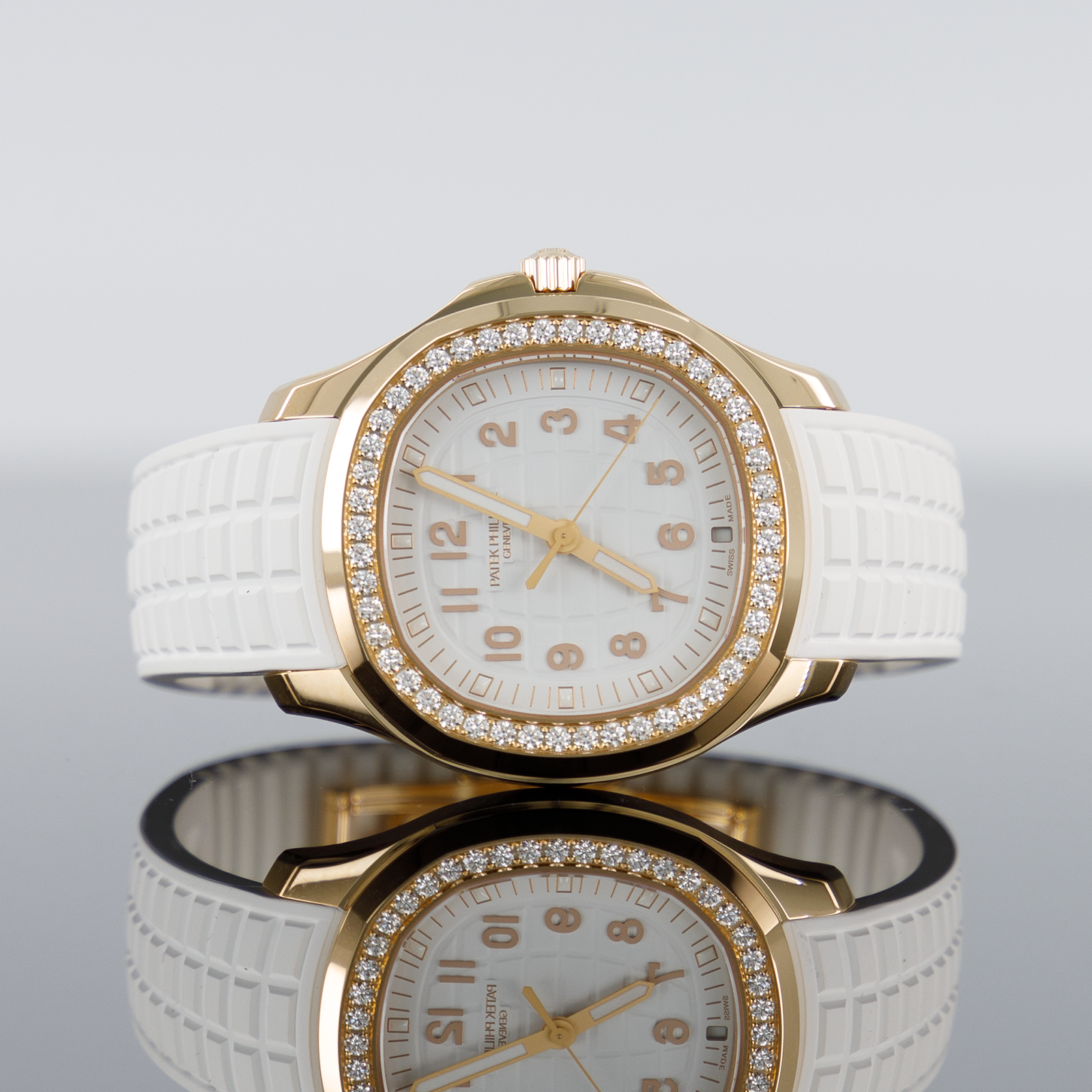 Patek Philippe 5269/200R-001 Aquanaut 38.8mm Rose Gold Diamond Bezel White Dial