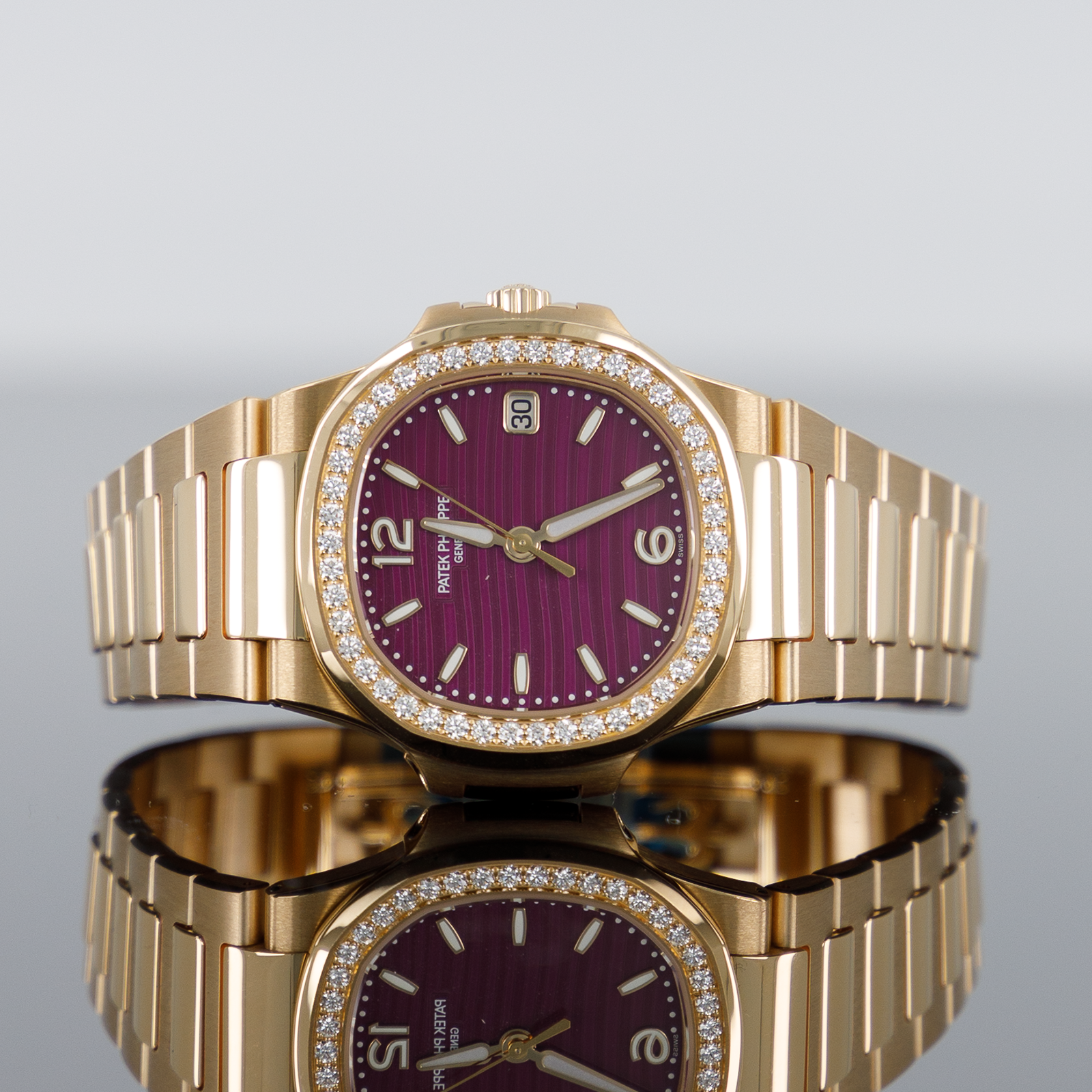 Patek Philippe 7010/1R-013 Nautilus 32mm Rose Gold Violet Dial
