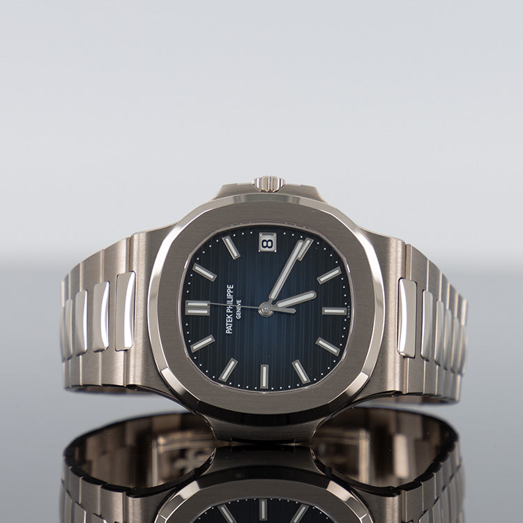 Patek Philippe 5811/1G-001 Nautilus White Gold 41mm Sunburst Blue Dial