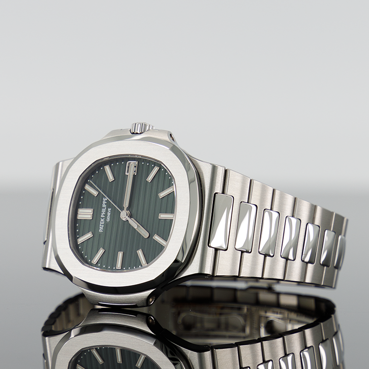 Patek Philippe 5711/1A-014 Nautilus 40mm Steel Green Dial