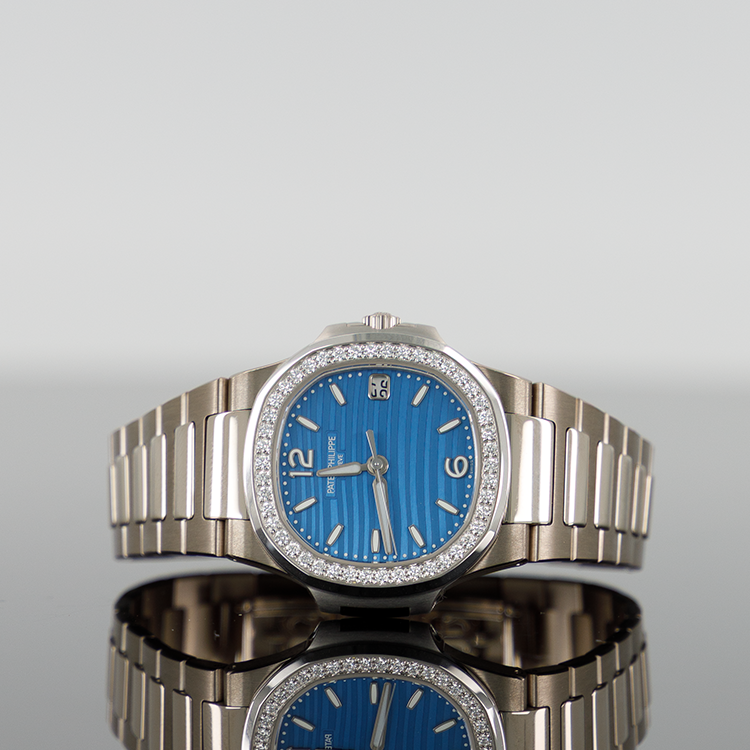 Patek Philippe Nautilus 7010/1G-013 32mm Blue Dial