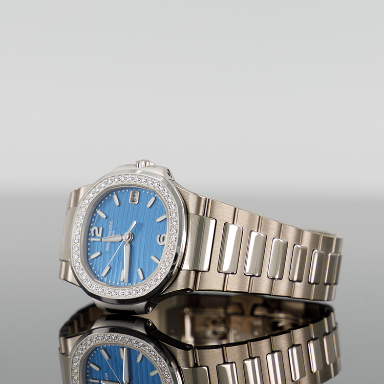 Patek Philippe Nautilus 7010/1G-013 32mm Blue Dial